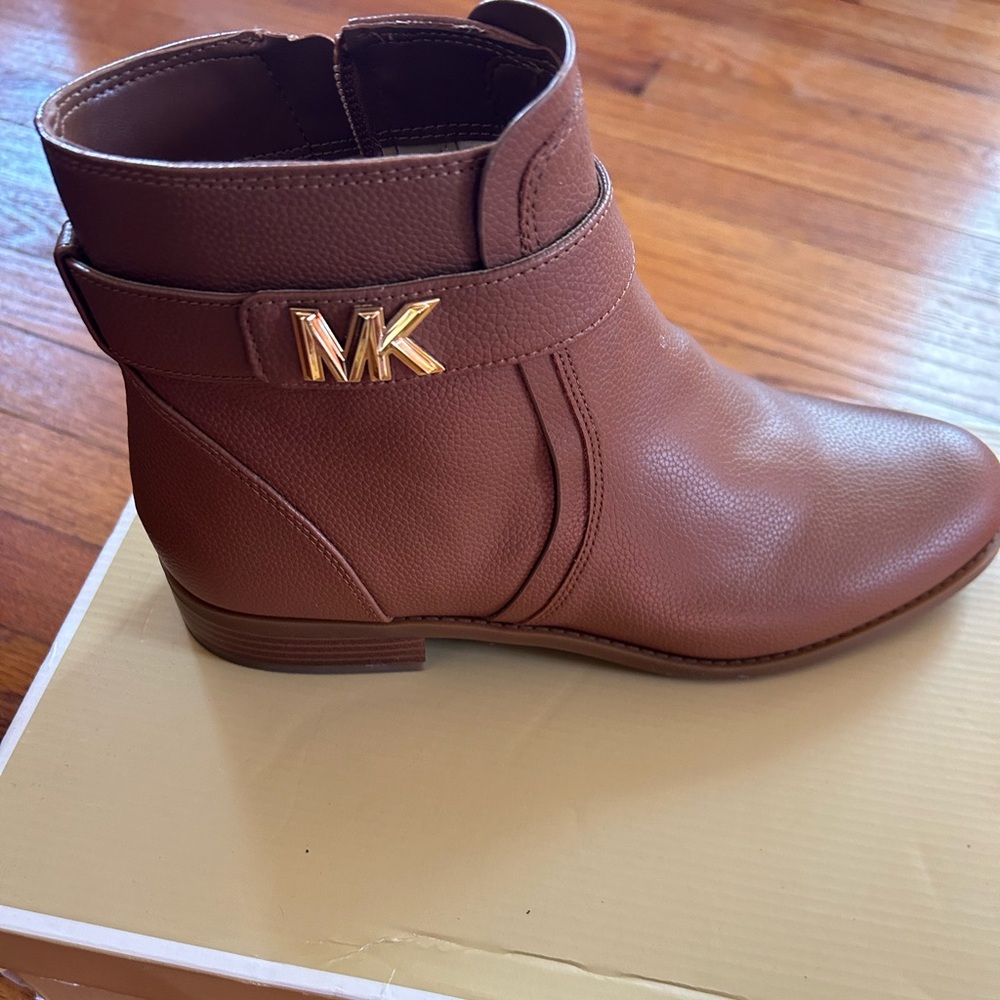 Michael Kors women’s Jilly Flat boots